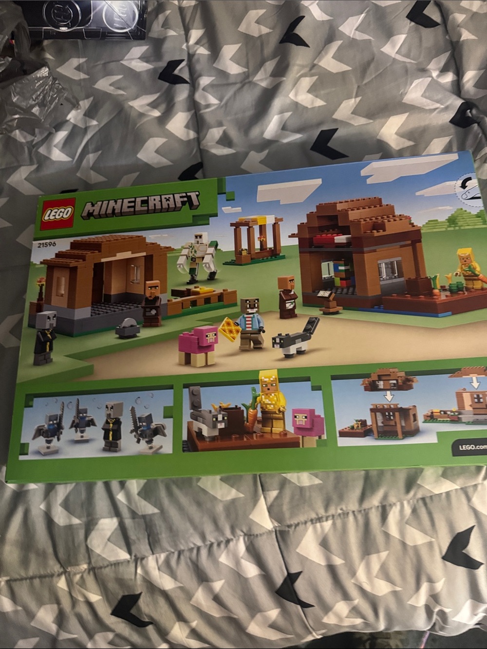 LEGO Minecraft Village Adventure Playset with Brown and Green Builds